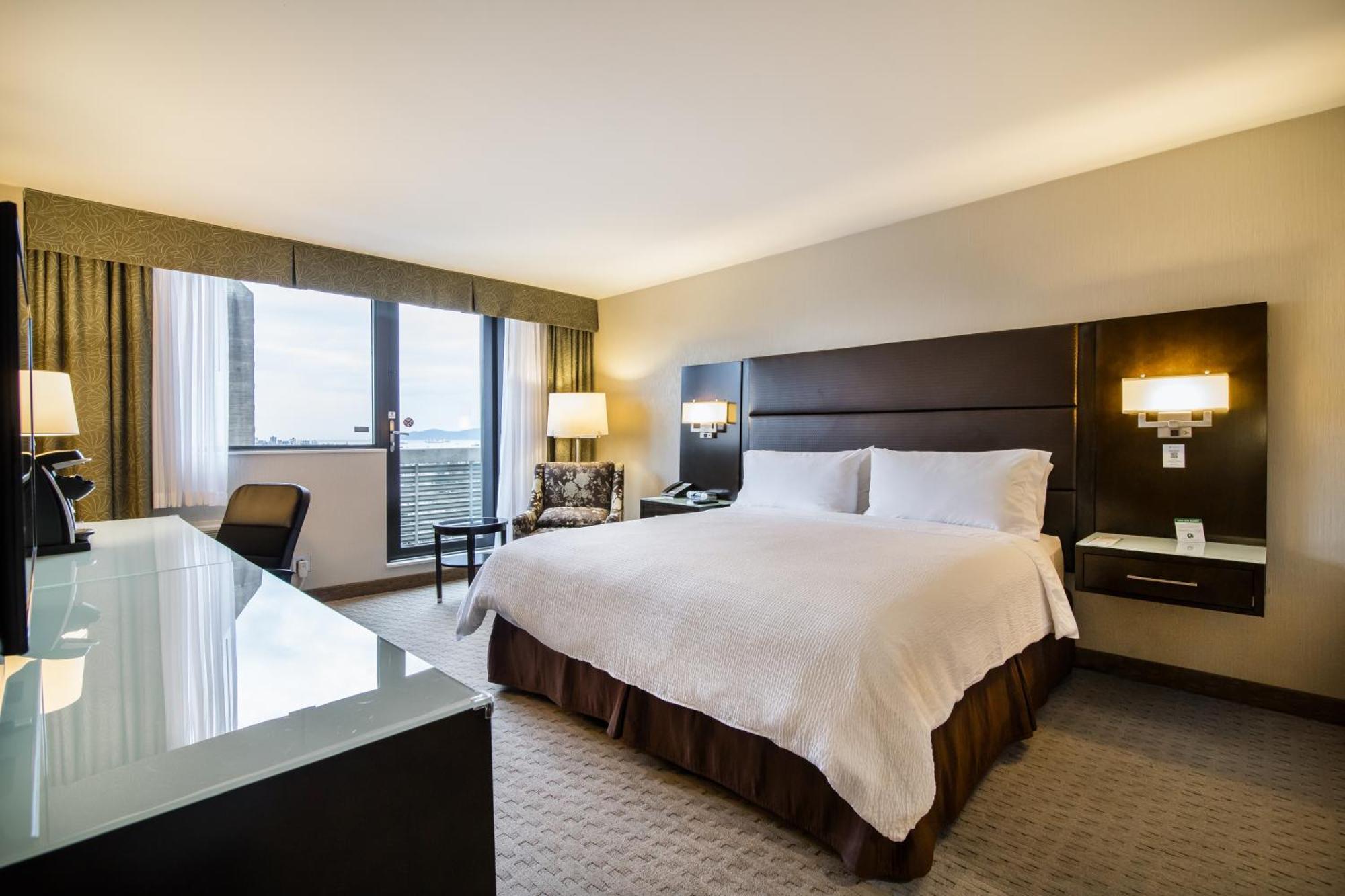 Holiday Inn Vancouver-Centre Broadway By Ihg מראה חיצוני תמונה