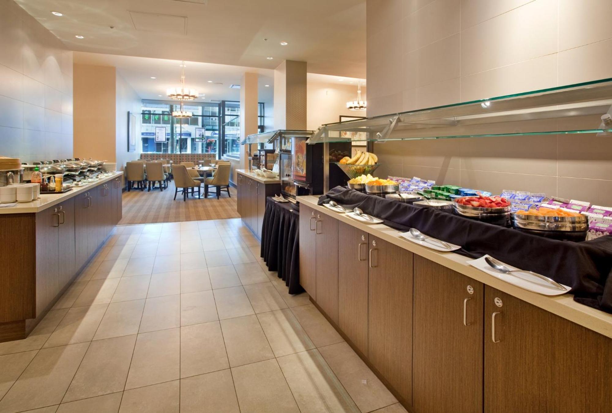 Holiday Inn Vancouver-Centre Broadway By Ihg מראה חיצוני תמונה