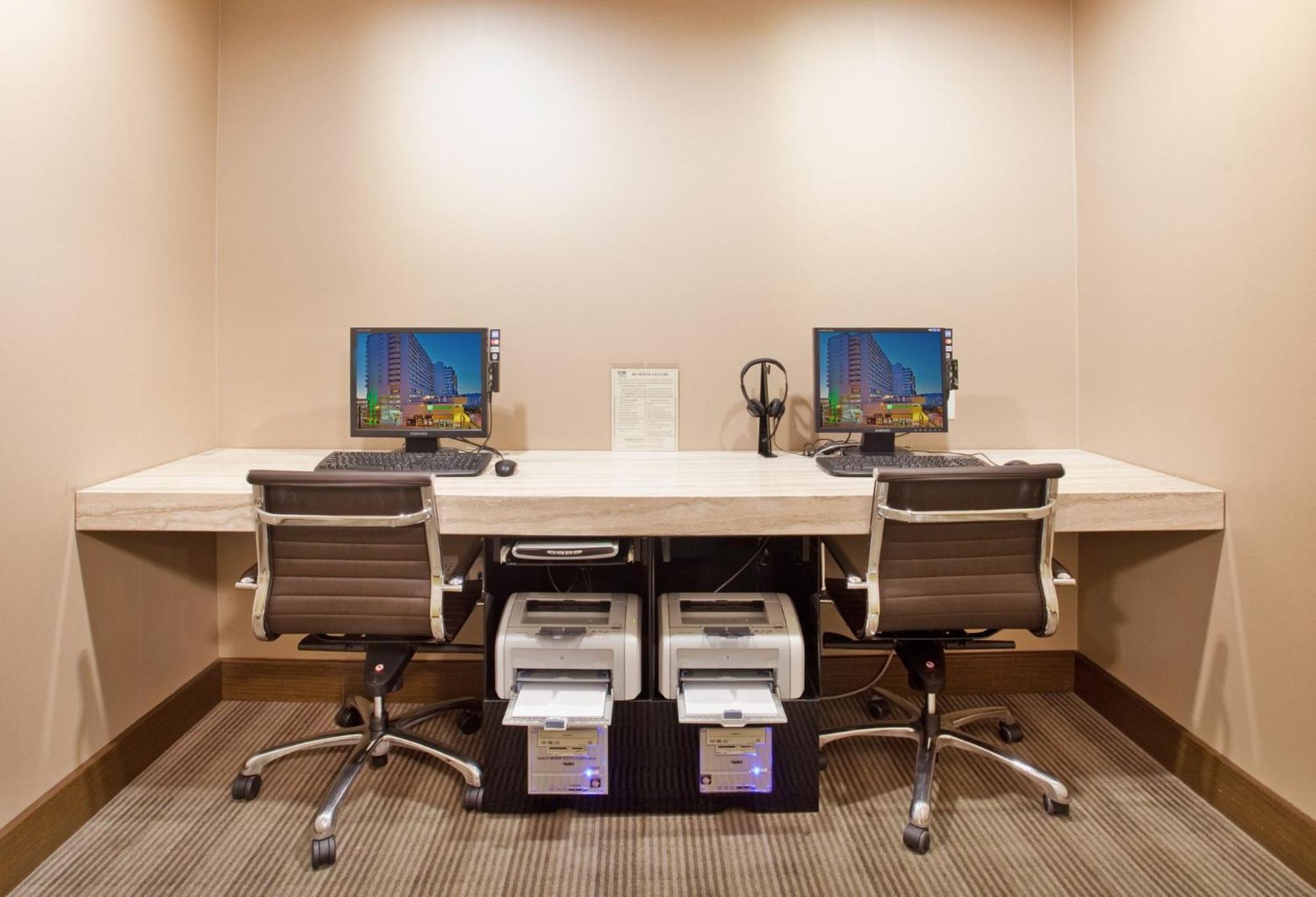 Holiday Inn Vancouver-Centre Broadway By Ihg מראה חיצוני תמונה