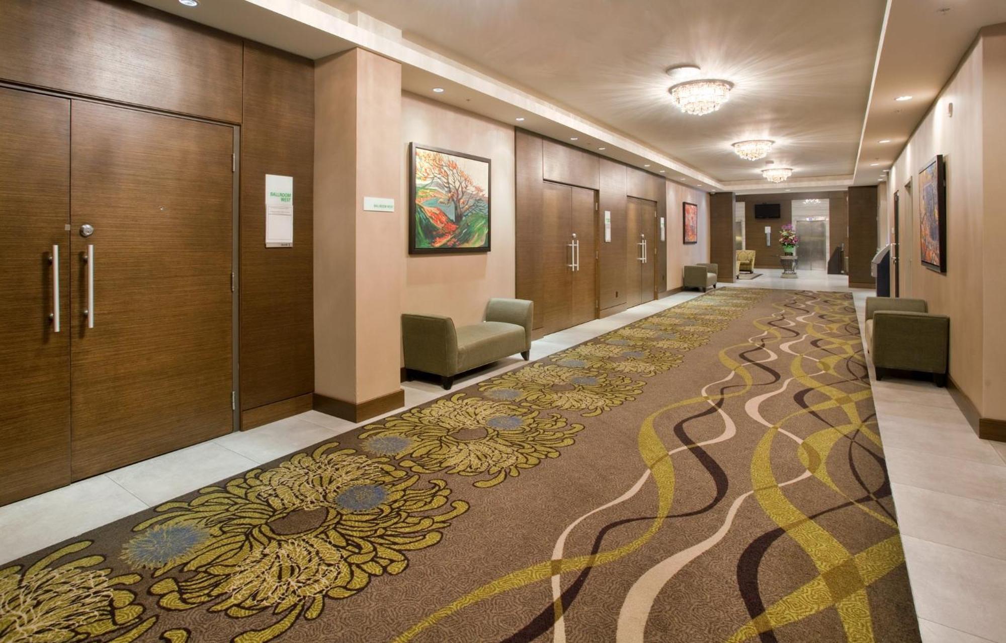 Holiday Inn Vancouver-Centre Broadway By Ihg מראה חיצוני תמונה